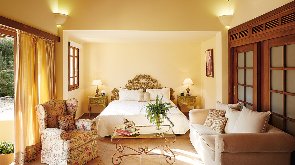 Deluxe 1-Bedroom Seafront Bungalow Suite